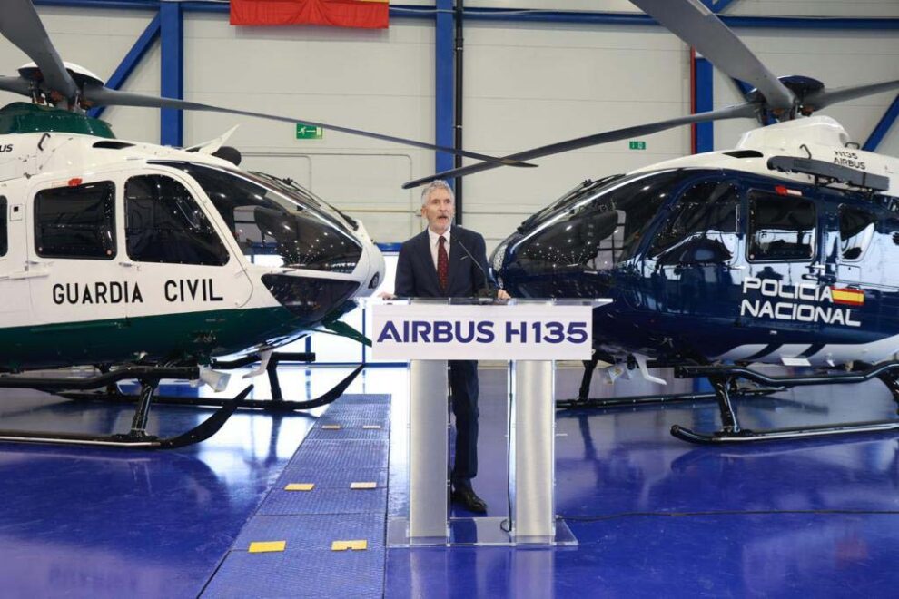 El ministro del Interior, Fernando Grande-Marlaska en su intervención durante la entrega de los dos nuevos Airbus Helicopters H135