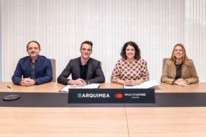 Firma del acuerdo entre Arquimea y Multiverse Computing.