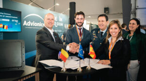 Fima entre Escribano, Indra e Intersoft del acuerdo de colaboración.