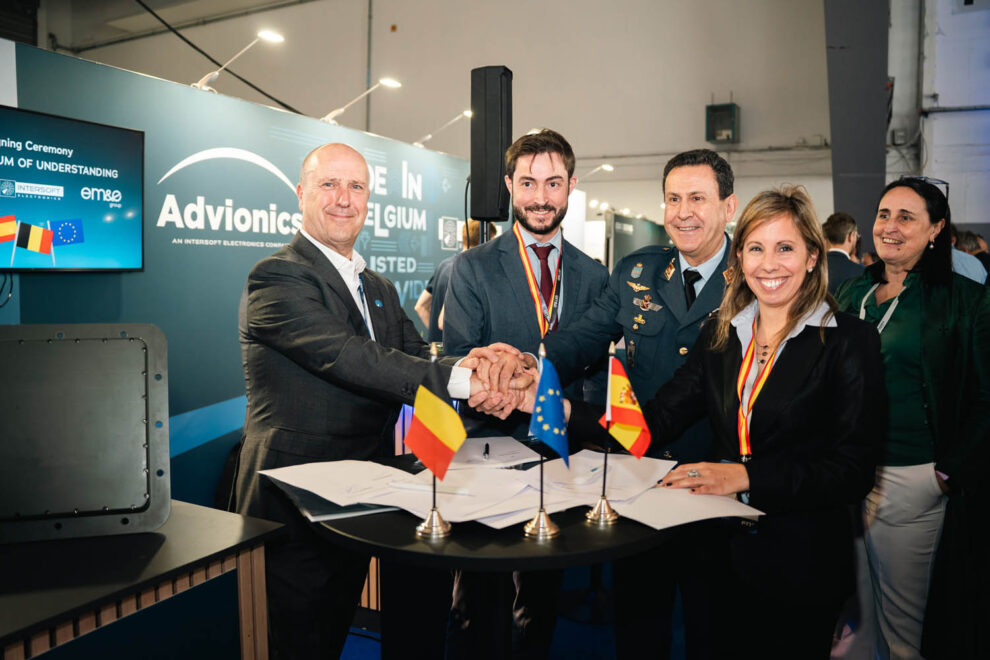 Fima entre Escribano, Indra e Intersoft del acuerdo de colaboración.