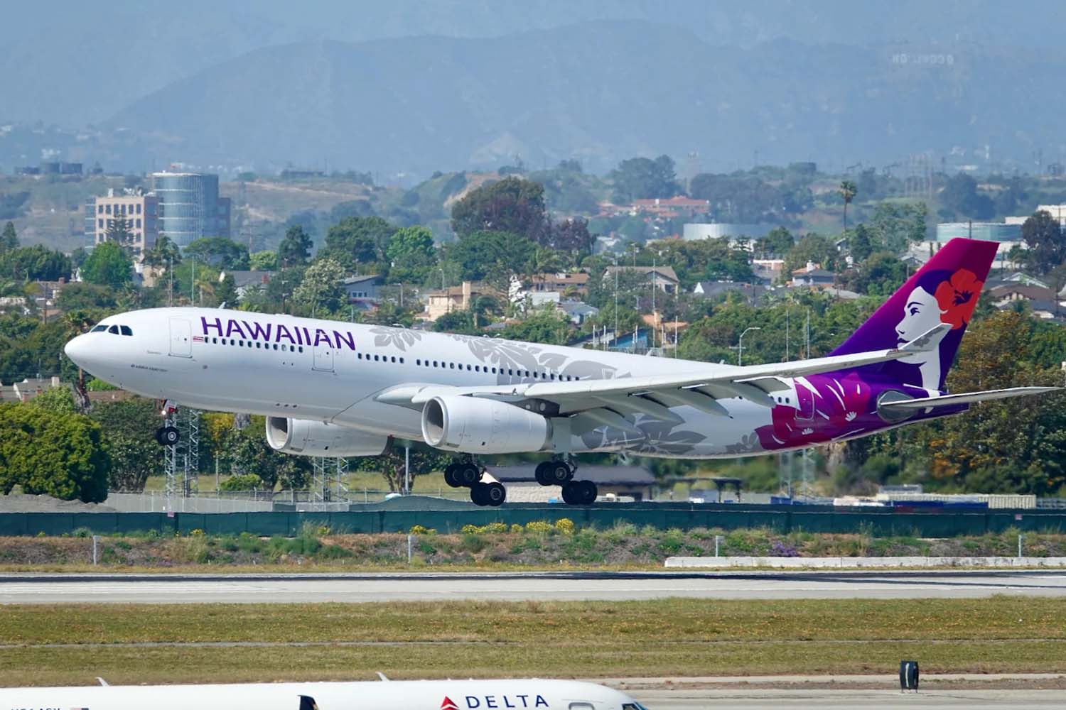 Alaska Airlines compra Hawaiian Airlines Fly News