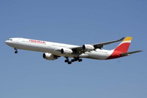 El Airbus A340 EC-JFX de Iberia llegando al aeropuerto de Madrid Barajas.