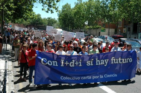 Manifestación pidiendo I+D+i en España.