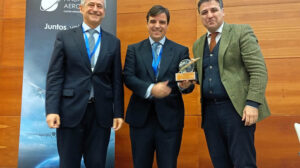 Juan Manuel Montaño entre Antonio Gómez-Guillamón y Cristóbal Sánchez.