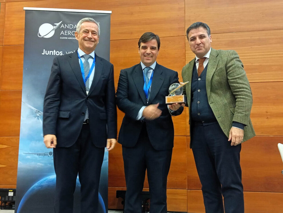 Juan Manuel Montaño entre Antonio Gómez-Guillamón y Cristóbal Sánchez.