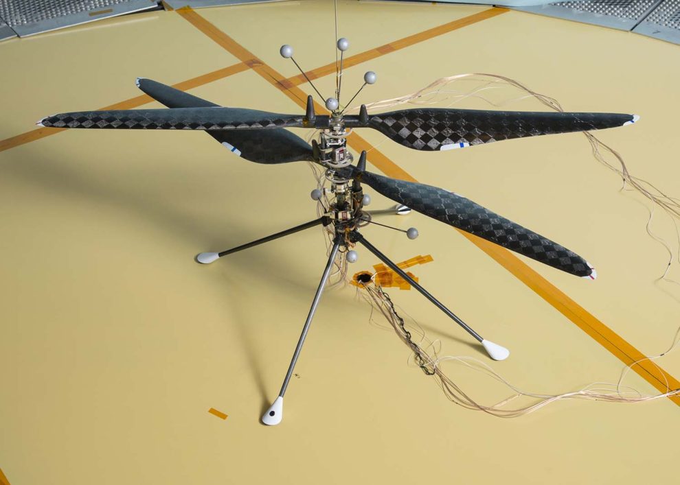 El helicóptero del Mars 2020 durante sus pruebas el pasado mes de mayo. Falta, entre las ciuatrop patas la caja con las baterías.