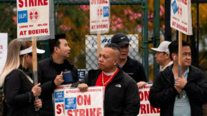 Trabajadores de Boeing en huelga.