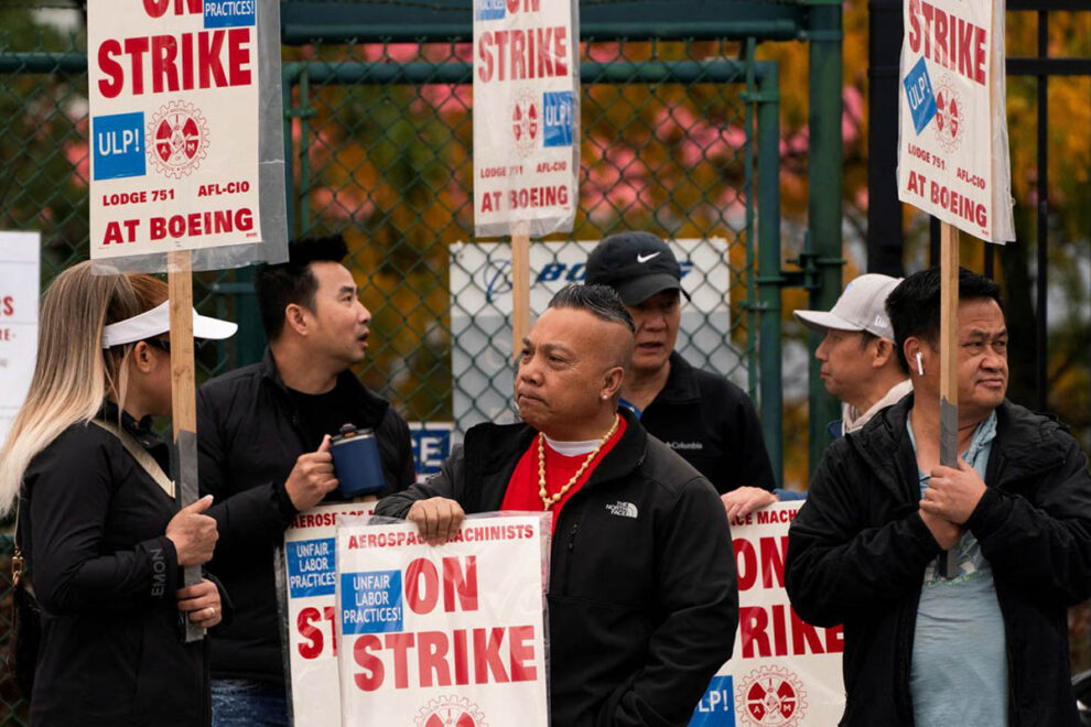 Trabajadores de Boeing en huelga.