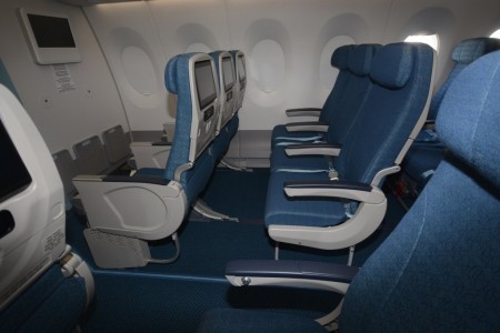 Asientos de turista premium en el Airbus A350 de Vietnam Airlines.