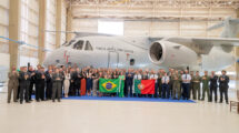 Imagen de la ceremonia de entrada en servicio del KC-390 Millenium con la FAP.