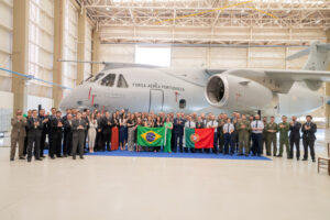 Imagen de la ceremonia de entrada en servicio del KC-390 Millenium con la FAP.